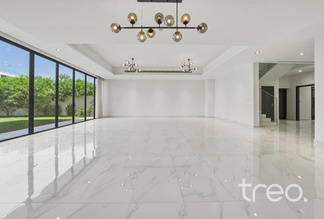 Custom Built | Vacant Now | 5 Bedroom Villa — photo 3