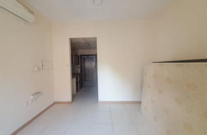 Apartment - Studio - 1 for rent in Muwailih Building - Muwaileh - Sharjah