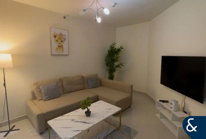 2 bedrooms | Furnished | upgraded | balcony photo 3