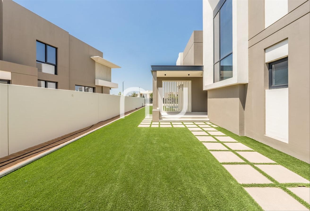 Big Landscaped Plot | Single Row | Vastu photo 12