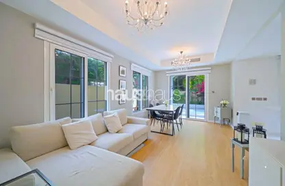 فيلا - 2 غرف نوم - 3 حمامات للايجار في الينابيع 2 - الينابيع - دبي