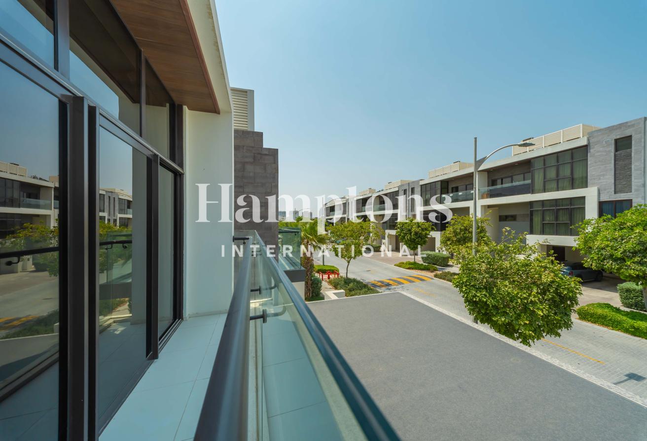 Full Golf View | G+2 | Fendi Villa photo 16