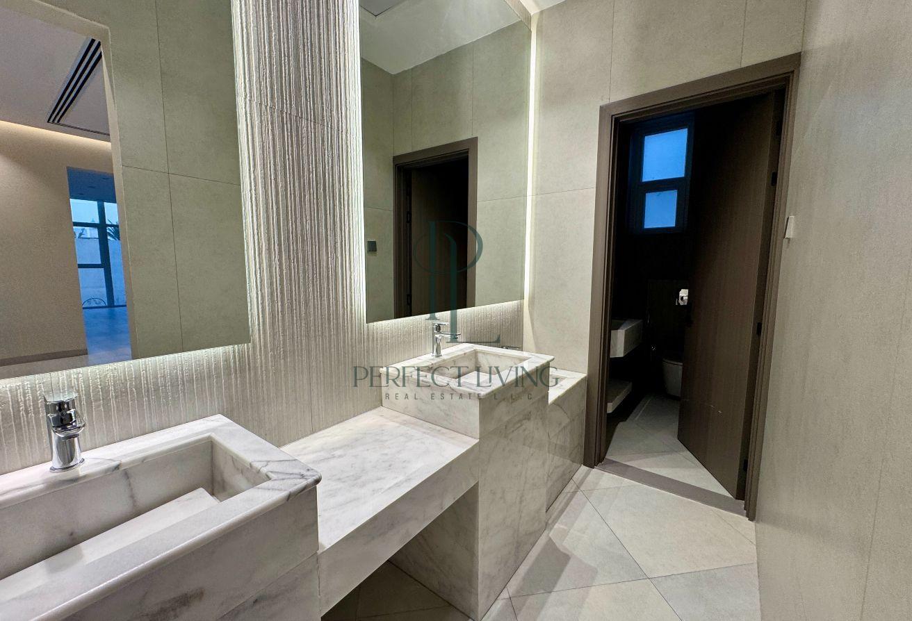 Elegant Home | Spacious Layout | Family Living photo 8