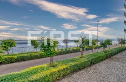 Apartment - 3 Bedrooms - 3 Bathrooms for rent in Waters Edge - Yas Island - Abu Dhabi