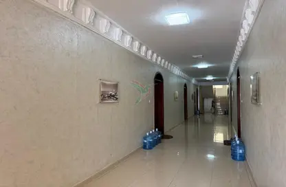 Apartment - 2 Bedrooms - 2 Bathrooms for rent in Al Dafeinah - Asharej - Al Ain