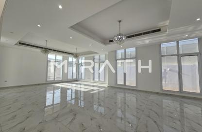 Villa - 5 Bedrooms - 6 Bathrooms for rent in Nad Al Sheba 4 - Nad Al Sheba - Dubai