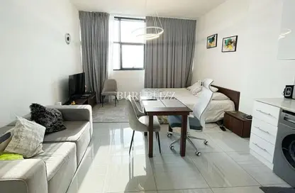 شقة - 1 حمام للايجار في برج او2 - منطقة 14 - قرية جميرا الدائرية - دبي