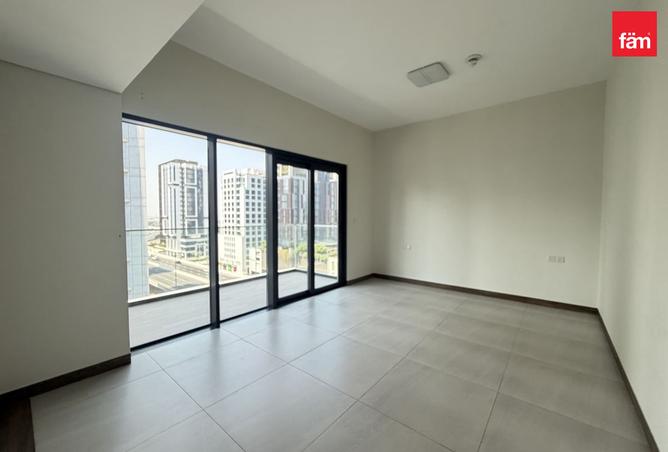 Canal View| Spacious | Closed Kitchen | Vacant photo 3