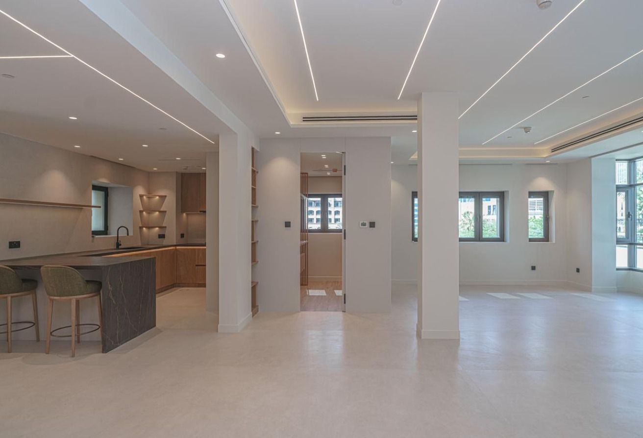 FULLY UPGRADED|LARGE LAYOUT|WALK IN CLOSET