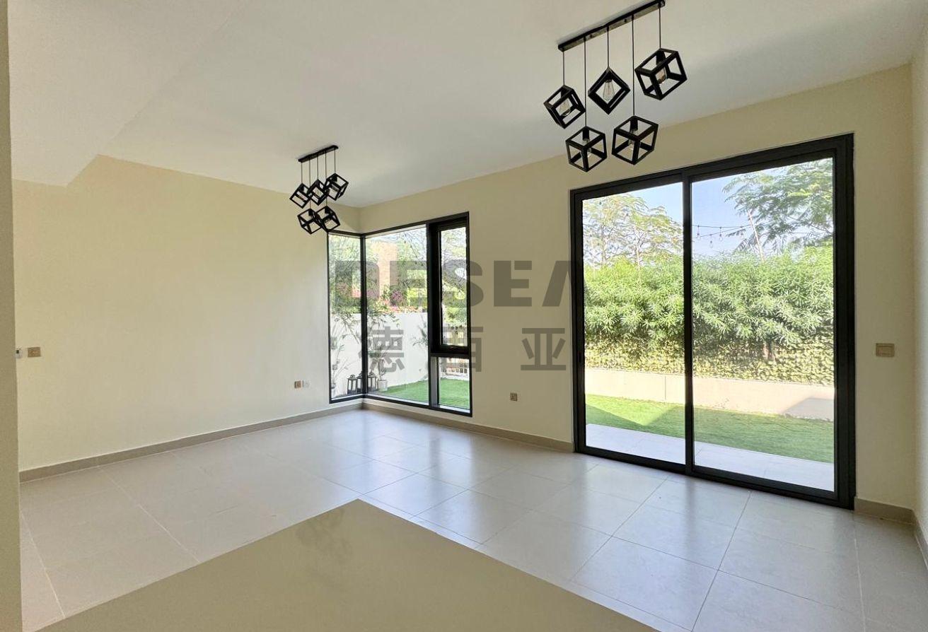 End Unit | Vacant | Facing Camel Track