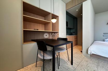 شقة - 1 حمام للبيع في رأسًا على عقب - الخليج التجاري - دبي