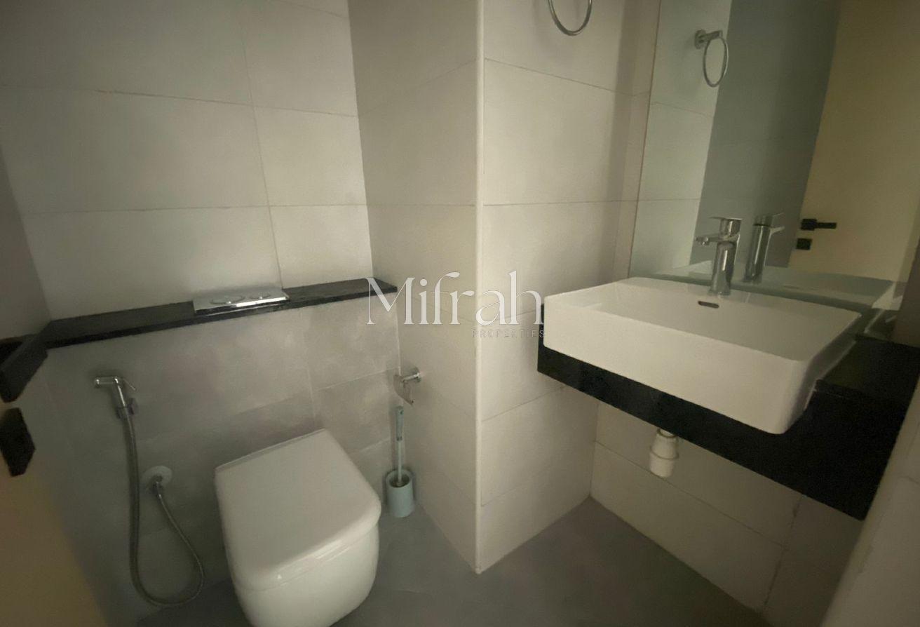 Spacious Balcony | Unfurnished | Prime Location photo 13