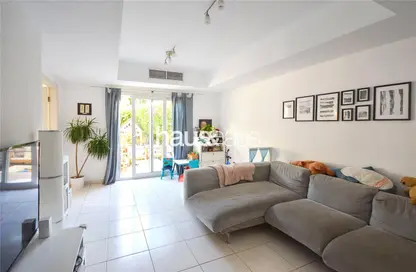 فيلا - 2 غرف نوم - 2 حمامات للبيع في الينابيع 14 - الينابيع - دبي