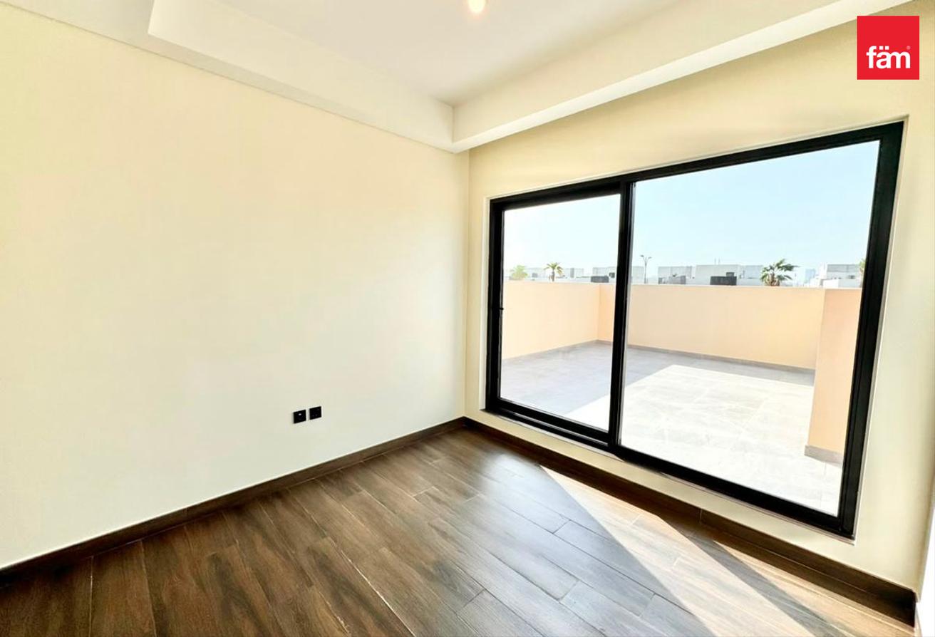 Single Row | 5 Bedroom + Maid | Townhouse photo 13