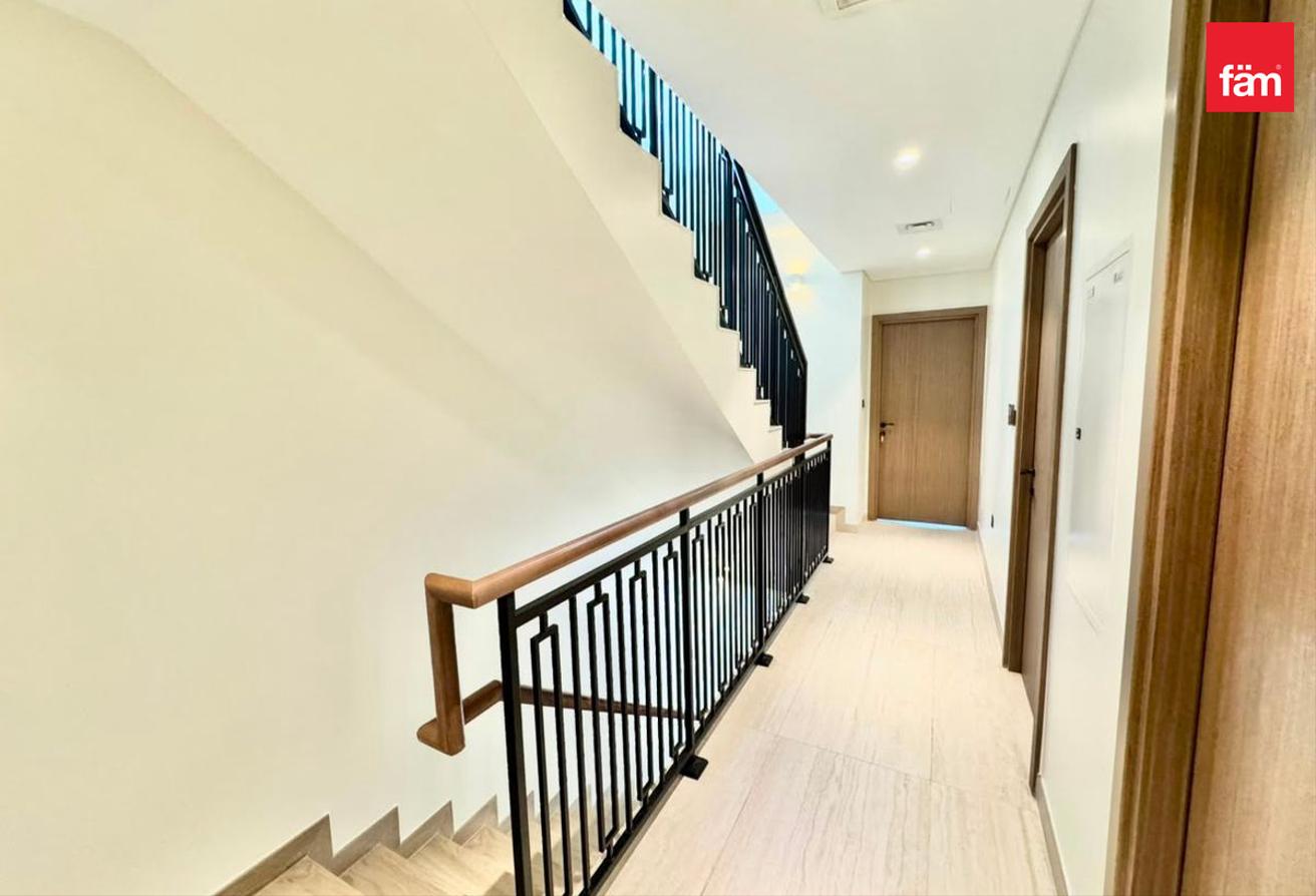 Single Row | 5 Bedroom + Maid | Townhouse photo 8