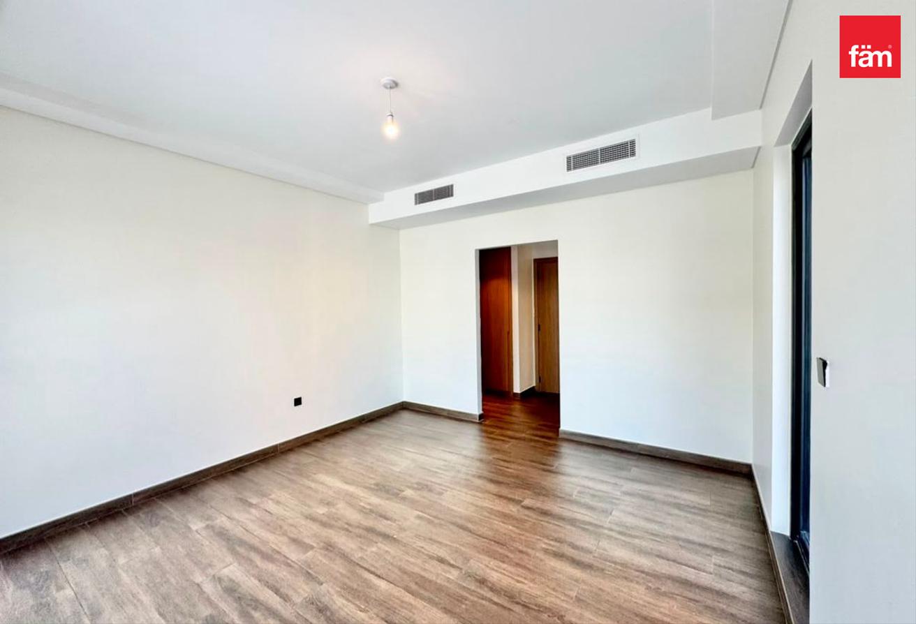 Single Row | 5 Bedroom + Maid | Townhouse photo 3