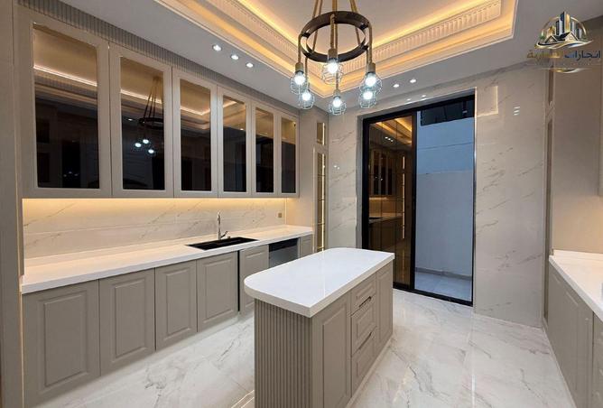 72720476 - Property Image 3