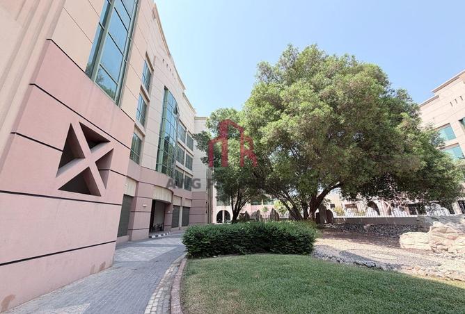 Next to Metro/garhoud Park/School all Master room
