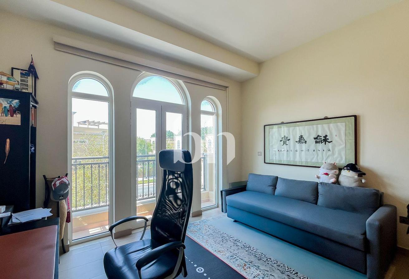 Furnished | Easy Access | Private Garden photo 8