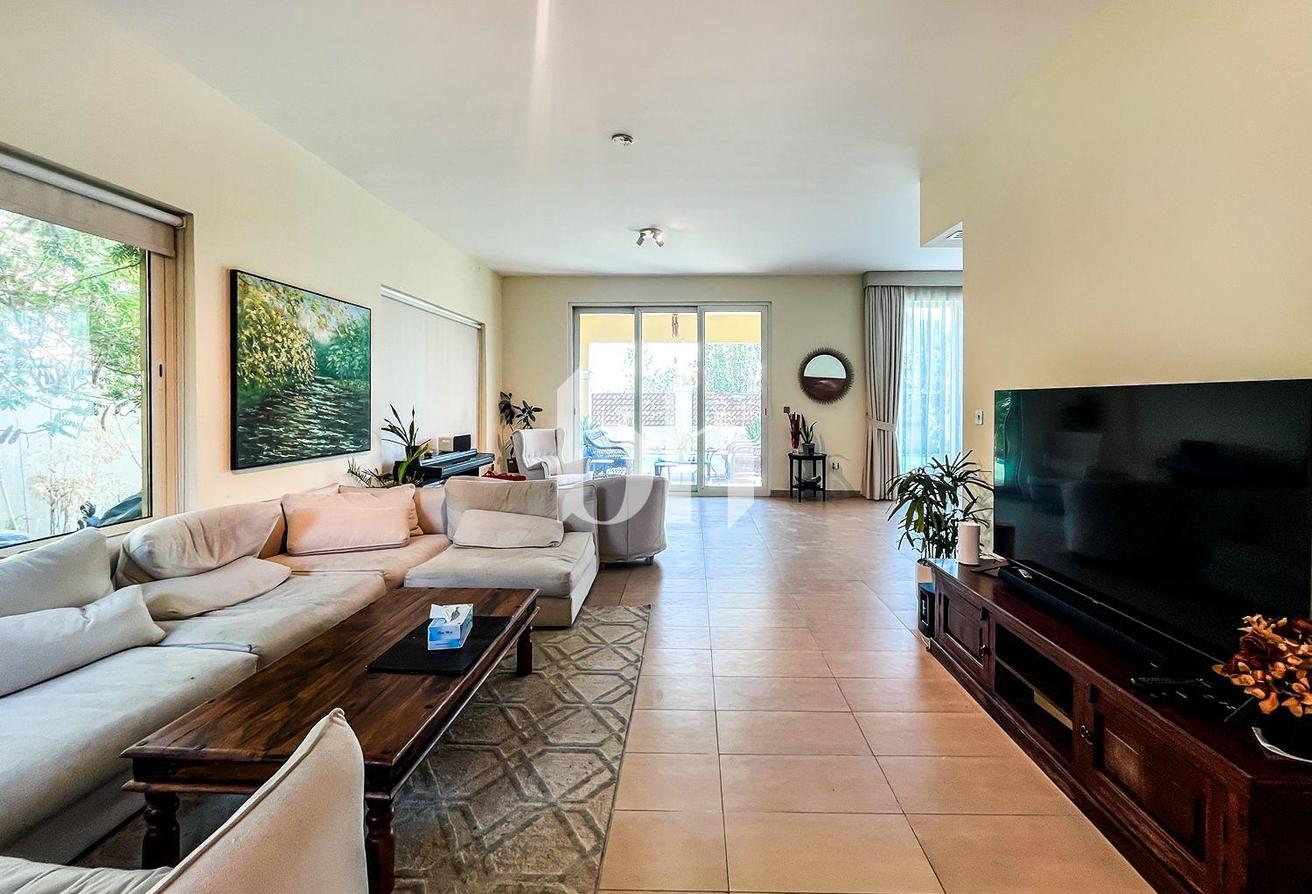 Furnished | Easy Access | Private Garden photo 16