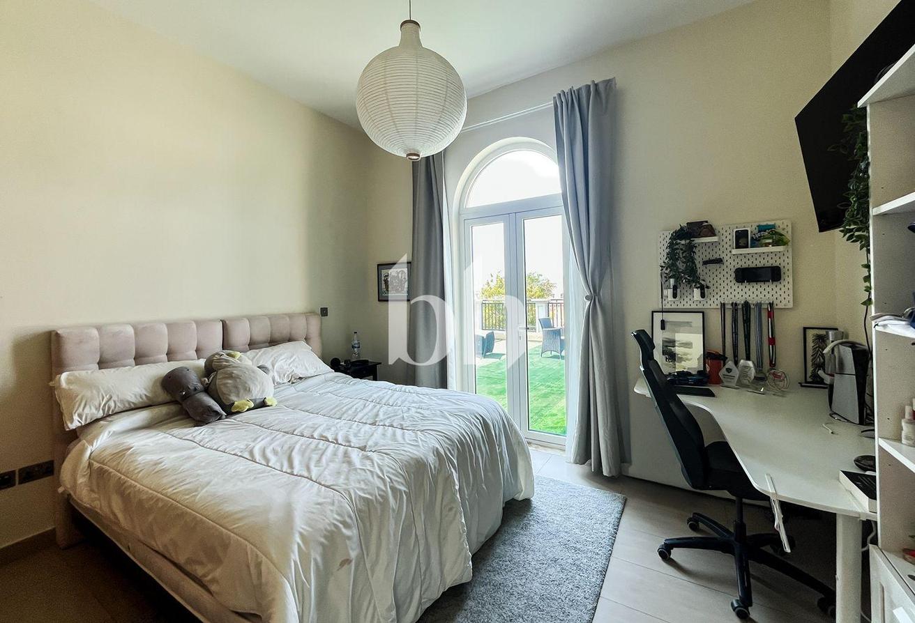 Furnished | Easy Access | Private Garden photo 9