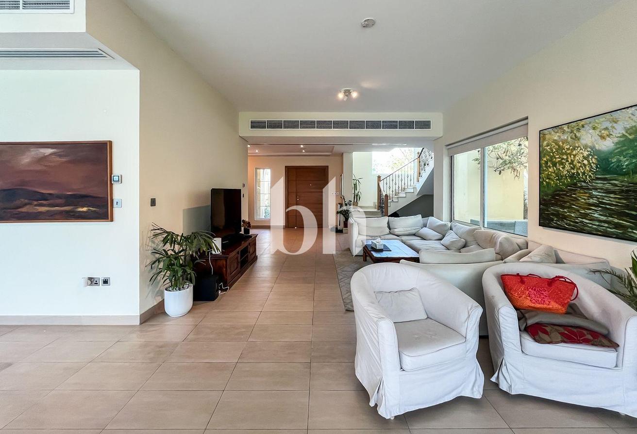Furnished | Easy Access | Private Garden photo 4