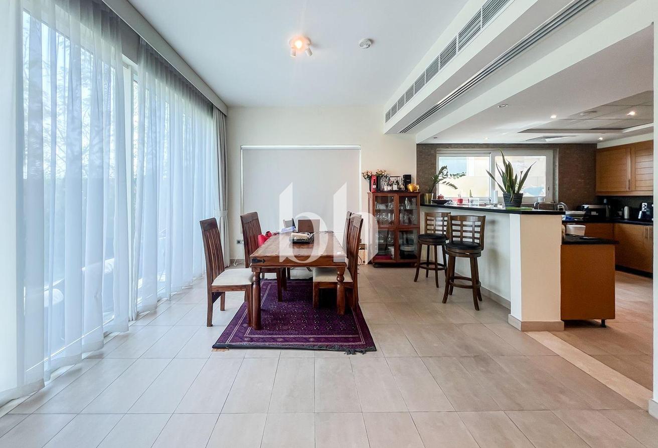 Furnished | Easy Access | Private Garden photo 3