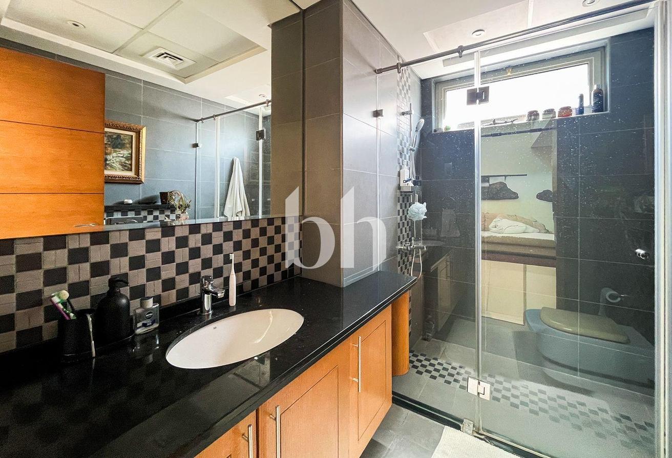 Furnished | Easy Access | Private Garden photo 10