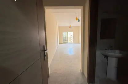 شقة - غرفة نوم - 2 حمامات للايجار في الجرف 3 - الجرف - عجمان وسط المدينة - عجمان