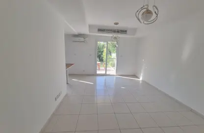 Villa - 2 Bedrooms - 3 Bathrooms for rent in Springs 7 - The Springs - Dubai