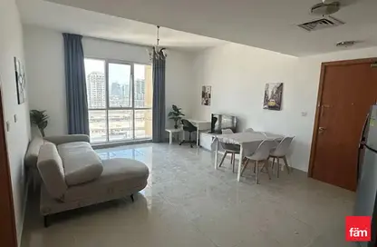 شقة - غرفة نوم - 2 حمامات للايجار في برج  ب - ليك سايد ريزيدنس - مدينة دبي للإنتاج (اي ام بي زد) - دبي