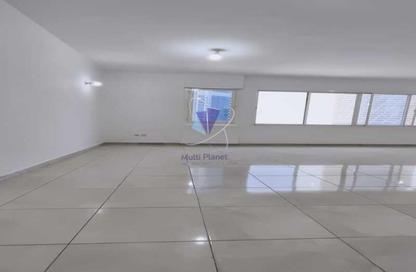 Apartment - 2 - 2 for rent in Hamdan Street - Abu Dhabi