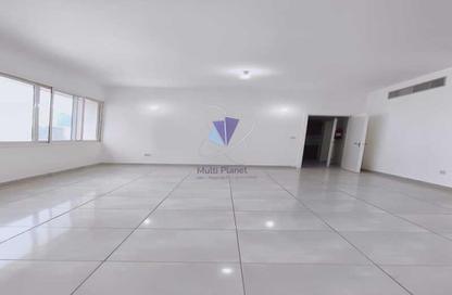 Apartment - 2 - 2 for rent in Hamdan Street - Abu Dhabi