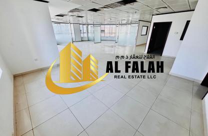 طابق كامل - استوديو - 4 حمامات للايجار في شارع التعاون الجديد - التعاون - الشارقة
