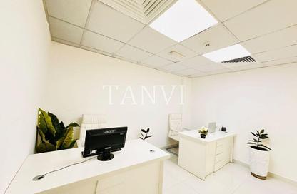 Office Space - Studio - 1 Bathroom for rent in Silver Home Building - Hor Al Anz - Deira - Dubai