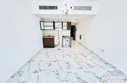 Apartment - Studio - 1 Bathroom for rent in Muwailih Building - Muwaileh - Sharjah