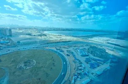 شقة - 2 غرف نوم - 4 حمامات للايجار في التعاون - الشارقة