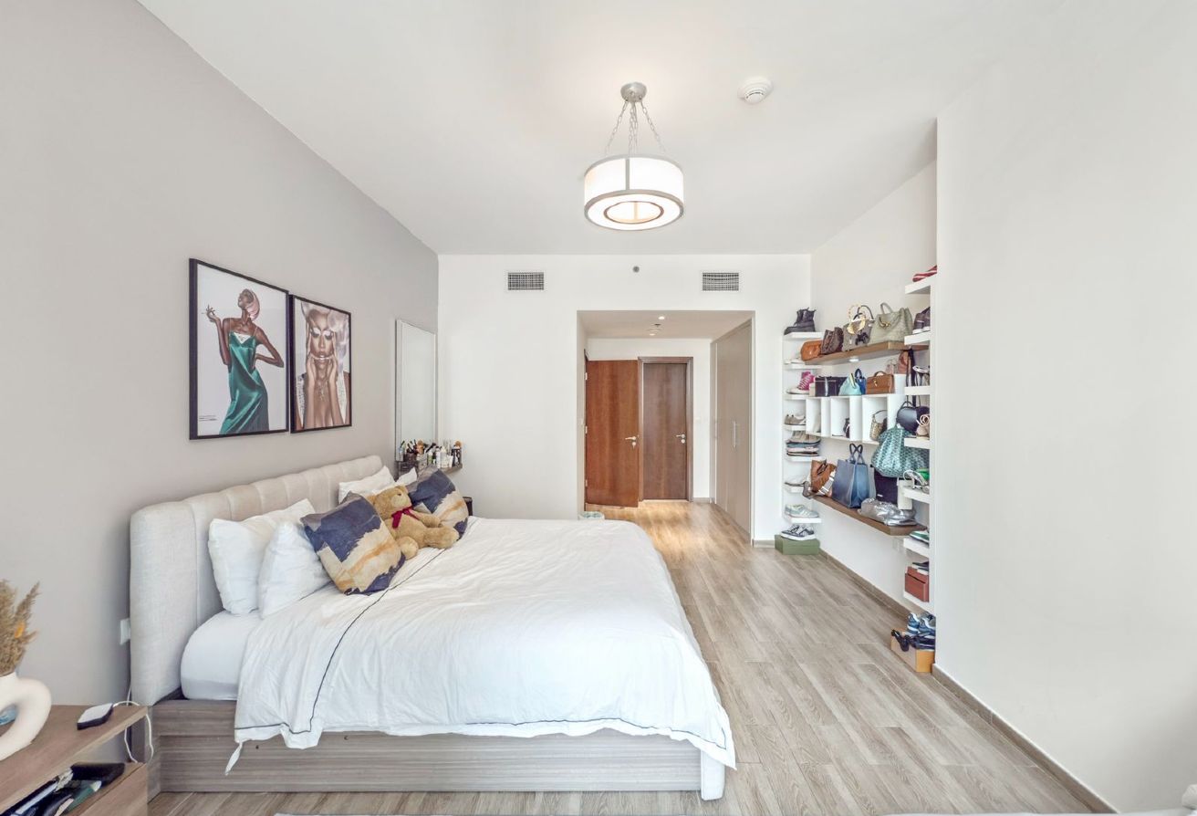 High Floor - Canal View - Fully Furnished - Vacant — image 13