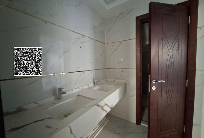 114618506 - Property Image 3
