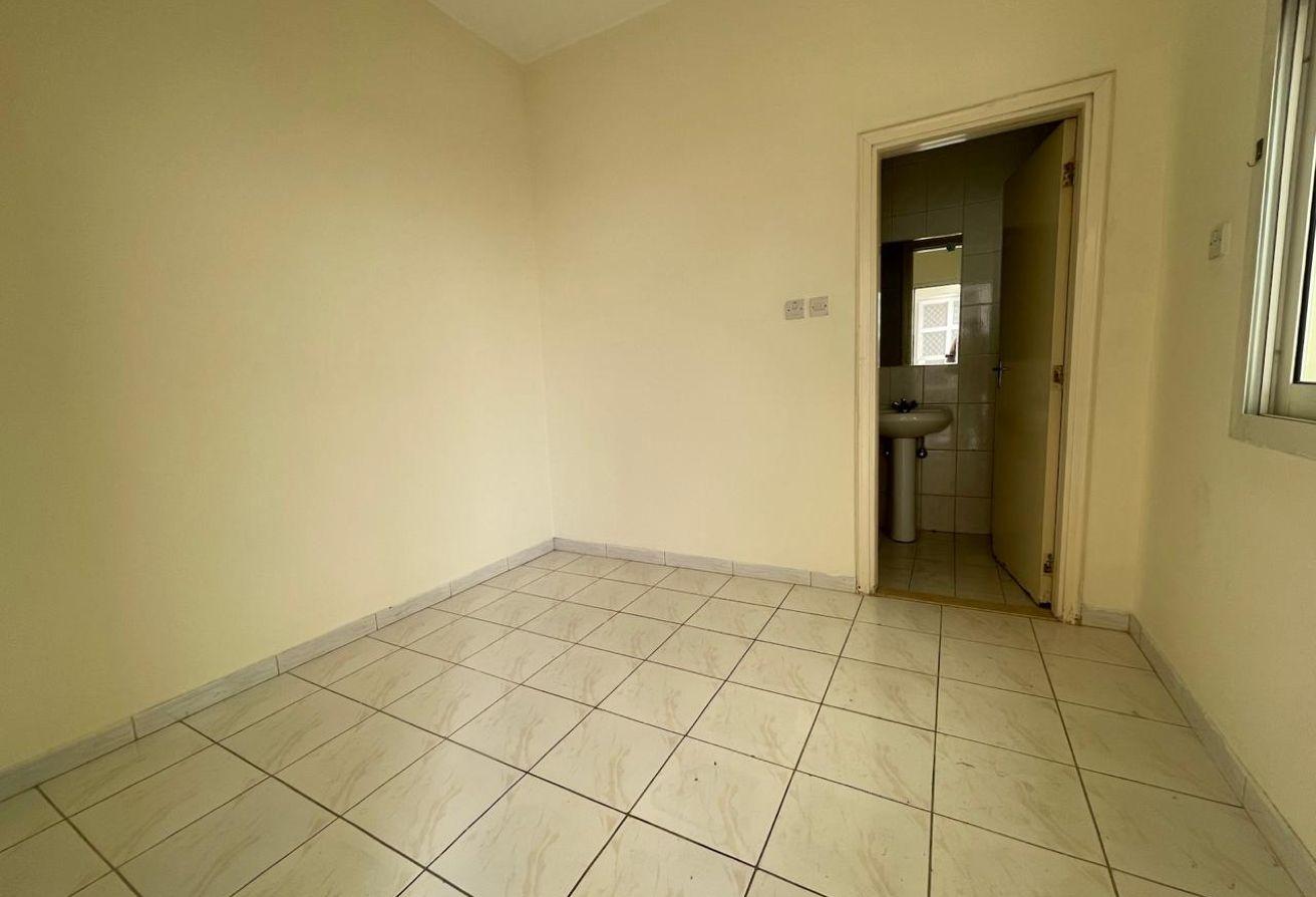 Elegant Well Maintained Villa Spacious Layout photo 4