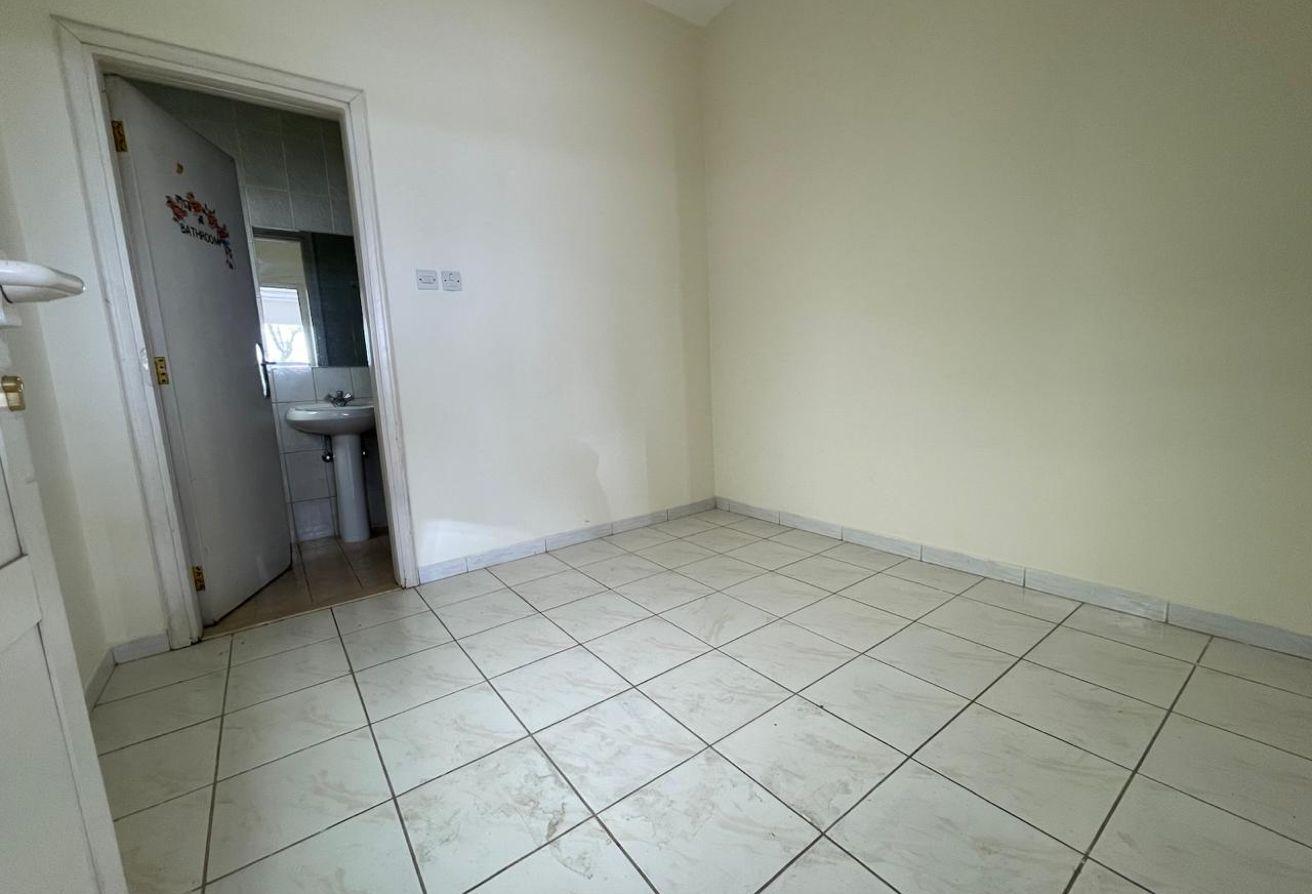 Elegant Well Maintained Villa Spacious Layout photo 6