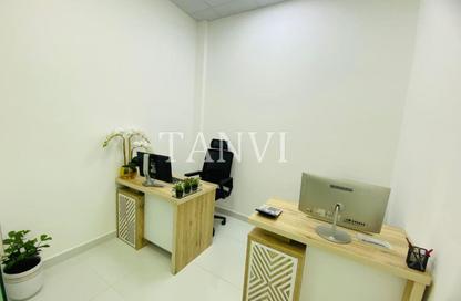 Office Space - Studio - 1 Bathroom for rent in Red Avenue - Al Garhoud - Dubai