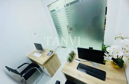 Office Space - Studio - 1 Bathroom for rent in Red Avenue - Al Garhoud - Dubai