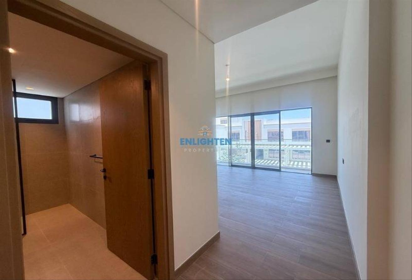 Luxury 6BR Villa | Lagoon View | Prime Location photo 16