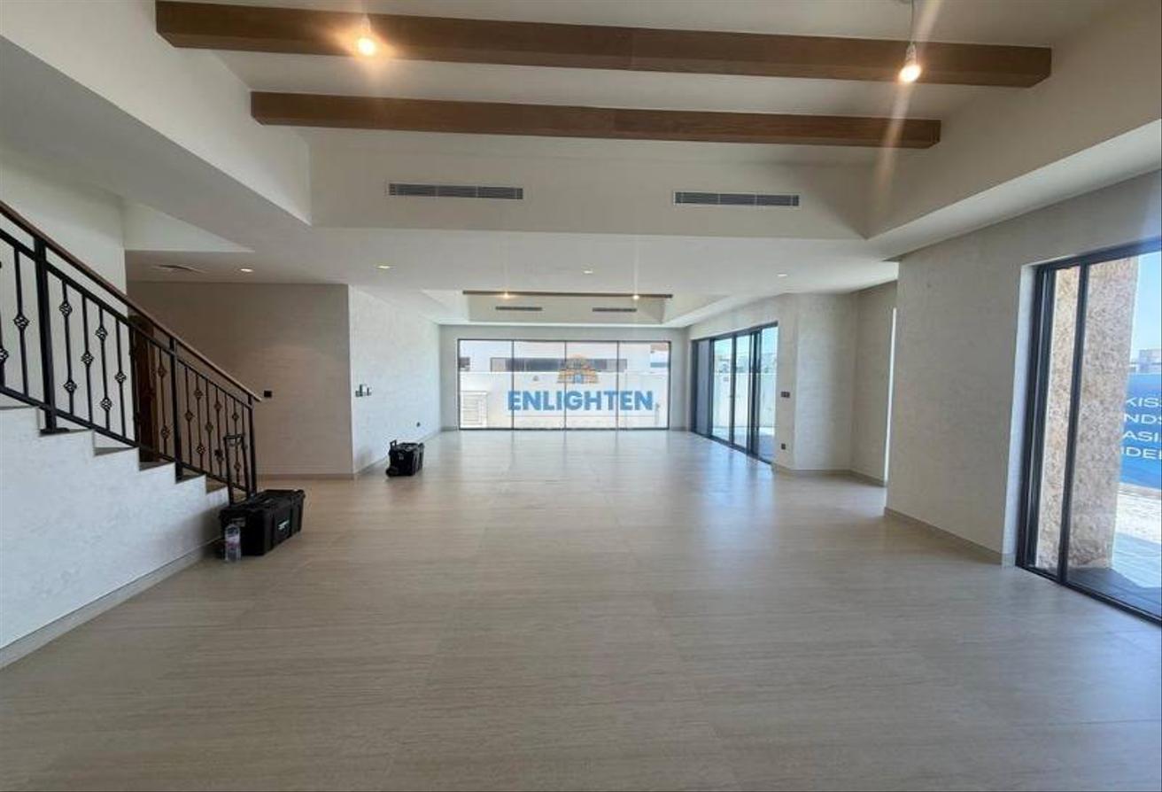 Luxury 6BR Villa | Lagoon View | Prime Location photo 2