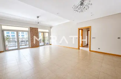 Apartment - 2 Bedrooms - 2 Bathrooms for rent in Al Anbara - Shoreline Apartments - Palm Jumeirah - Dubai