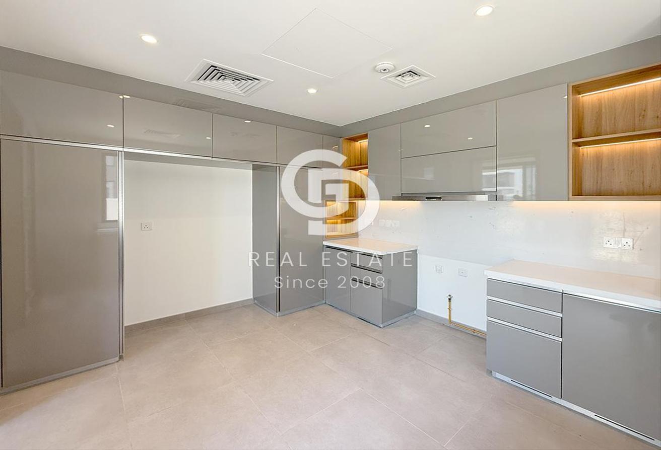 Single Row | Independent Villa 4BR+M | Large Plot photo 8