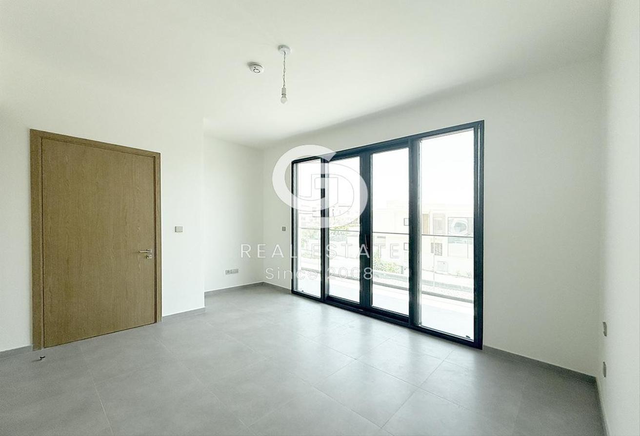 Single Row | Independent Villa 4BR+M | Large Plot photo 12