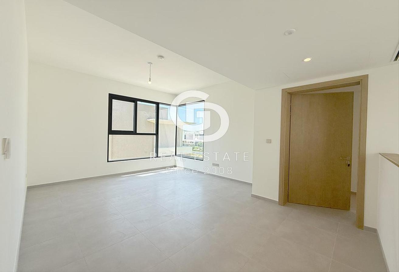 Single Row | Independent Villa 4BR+M | Large Plot photo 11