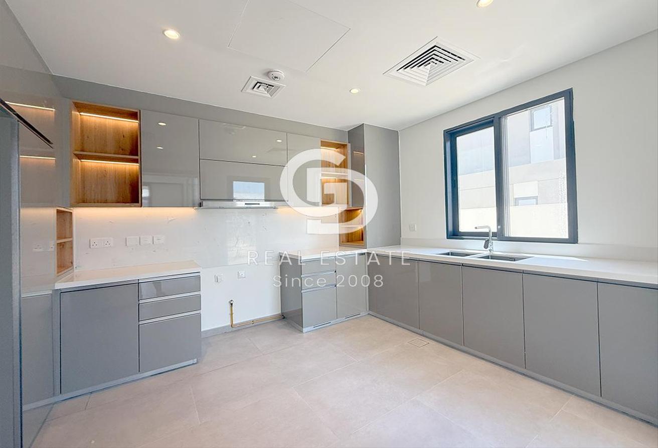 Single Row | Independent Villa 4BR+M | Large Plot photo 7